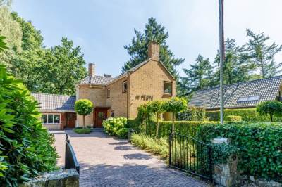 Woning Burg. Roosmale Nepveulaan 15 Apeldoorn