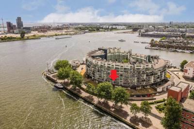 Woning Venetiëhof 16 Amsterdam