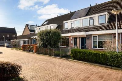 Woning Westmeerlaan 24 Roelofarendsveen