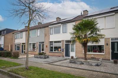 Woning Azaleastraat 12 Wijk en Aalburg
