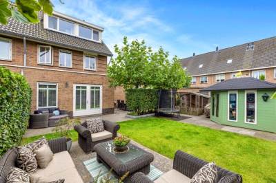 Woning Heer van Voorneweide 1 Hellevoetsluis