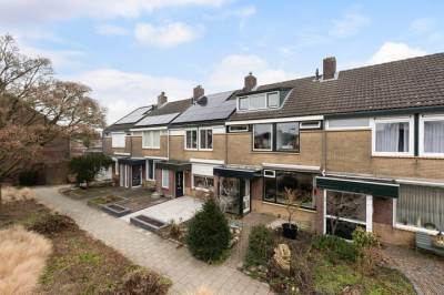 Woning Burg Henrylaan 8 Numansdorp