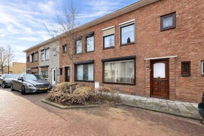 Woning Burgemeester I. van Houtestraat 27 Oostburg