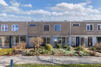 Woning Prof. Granpré Molièrelaan 16 Emmeloord