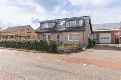 Woning Floraweg 88 Roelofarendsveen