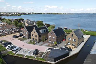 Woning Westmeerlaan 25 Roelofarendsveen