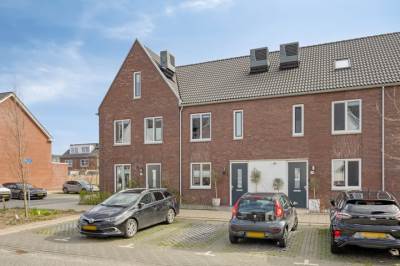 Woning Veenpluis 16 Roelofarendsveen