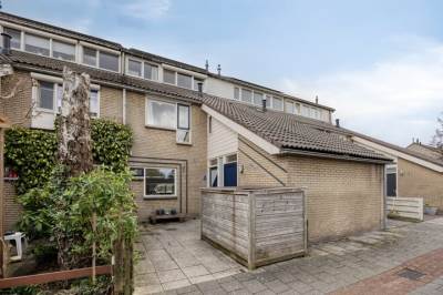 Woning Leeuwerikhof 33 Roelofarendsveen