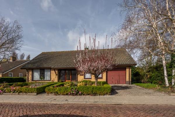 Woning Pastoor J.A.M. van den Muijsenbergstraat 2 Hoofdplaat