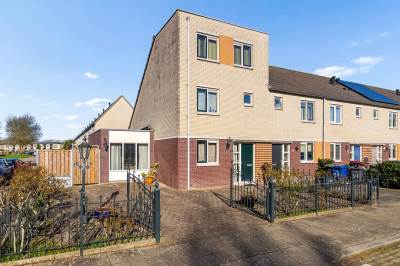 Woning Clare Lennartstraat 16 Almere
