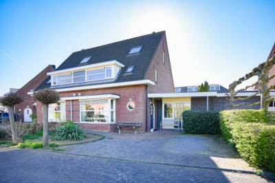 Woning W.J. van der Hooftstraat 28 Meteren