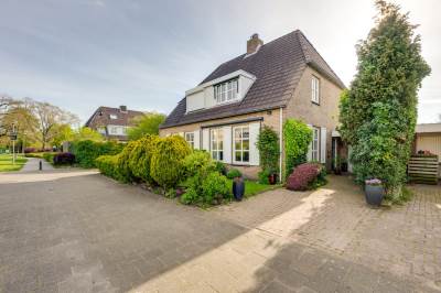 Woning mr. Jaap Burgerlaan 6 Willemstad