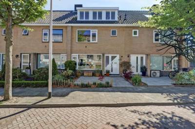 Woning van den Woudestraat 22 Warmond