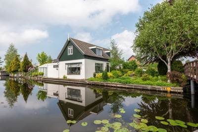 Woning Zuideinde 104 Roelofarendsveen