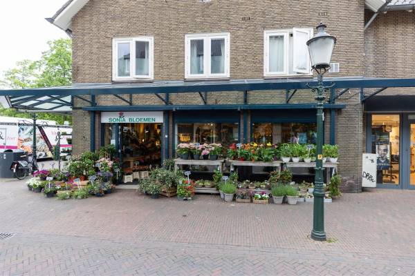 Winkelruimte Oude Raadhuisplein 18 Huizen