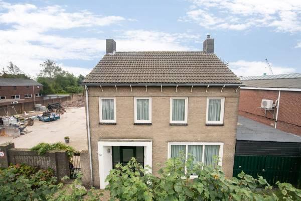 Verhard buitenterrein Koele Mei 30 - 32 Breda