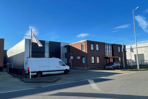 Bedrijfsruimte Klompenmakerstraat 22- 24 Hoogvliet Rotterdam