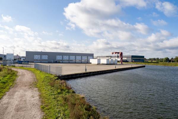 Verhard buitenterrein Nijverheidsweg 35 Vriezenveen