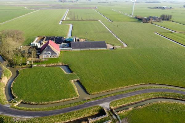 Agrarisch bedrijf Kloosterweg 5 Burgwerd