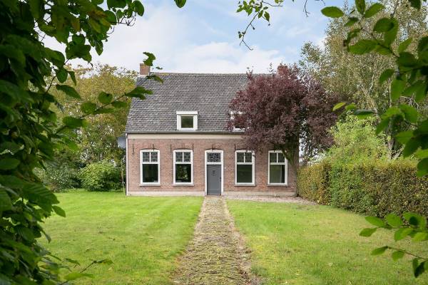 Agrarisch bedrijf Derde Weg 7 Zevenbergschen Hoek (Gem. Moerdijk)