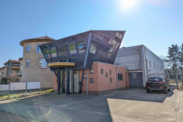 Bedrijfsruimte Mary Zeldenrustlaan 26 Rijen