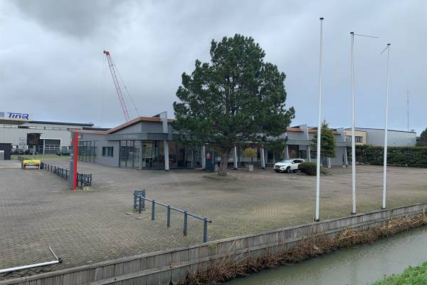 Bedrijfsruimte Alkemadelaan 1 Roelofarendsveen