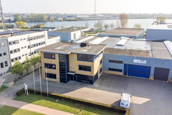 Bedrijfsruimte . Elst (GE)