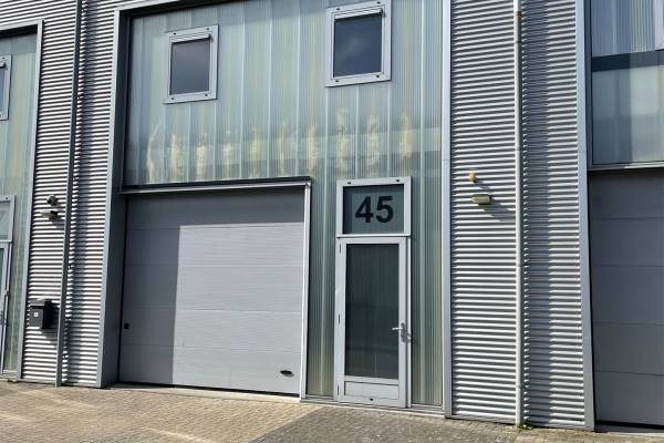 Bedrijfsruimte Pakketboot 45 Houten