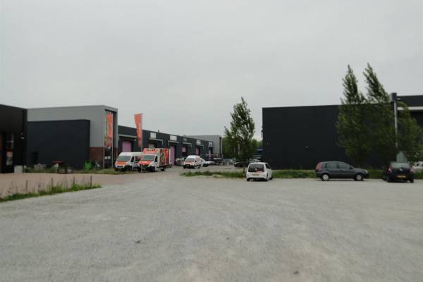 Verhard buitenterrein Ambachtshof 9a Nederhemert
