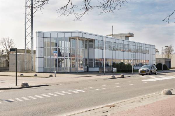 Kantoorruimte . Steenbergen (NB)