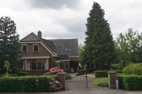 Bedrijfsruimte Hoge Valkseweg 3 Wekerom