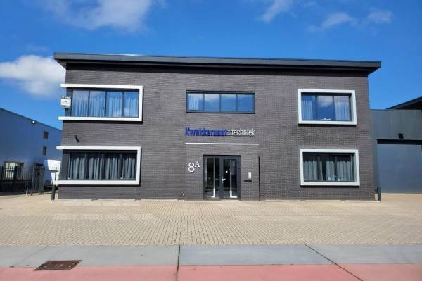 Kantoorruimte Industrieweg Oost 8a Elst (GE)