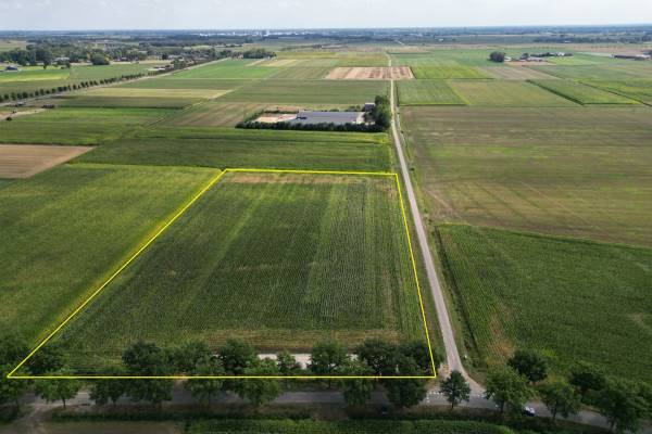 Verhard buitenterrein Vlierstraat 2Nabij Oijen