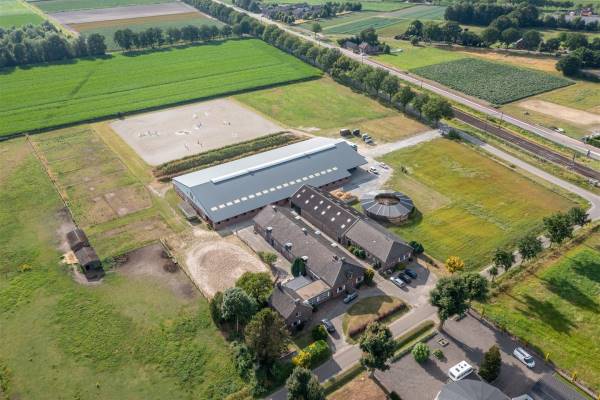 Agrarisch bedrijf Tongerloseweg 32 - 34 Hegelsom