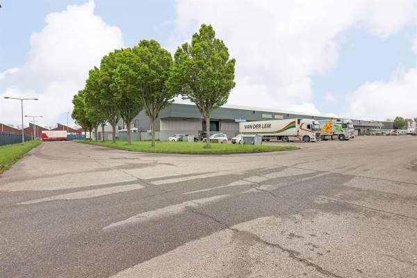 Bedrijfsruimte Marktplein 1-3-5- 7 Zwaagdijk-Oost