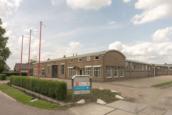 Bedrijfsruimte Domstraat 1 Nijkerkerveen