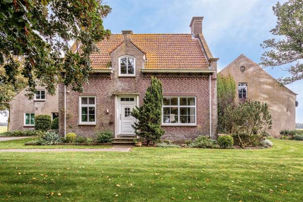 Agrarisch bedrijf Lorbaan 9 Veulen