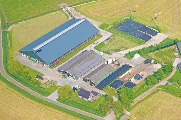 Agrarisch bedrijf Zuiderweg 6 Ezinge