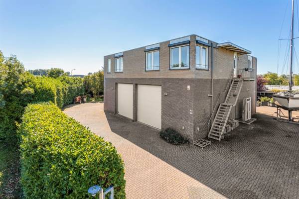Bedrijfsruimte Vaartweg 64 Lelystad