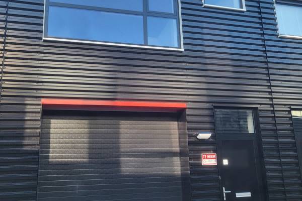 Verhard buitenterrein Merwedeweg 5 Breukelen