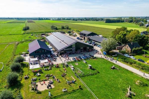 Agrarisch bedrijf Zwanegatsedijk 1a Maasdam