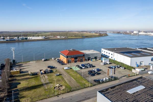 Bedrijfsruimte Jacobus Lipsweg 80 Dordrecht