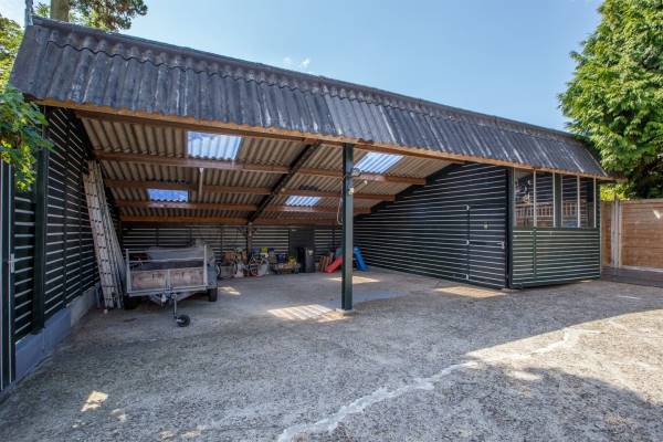 Bedrijfsruimte Hoogstraat carport Haastrecht