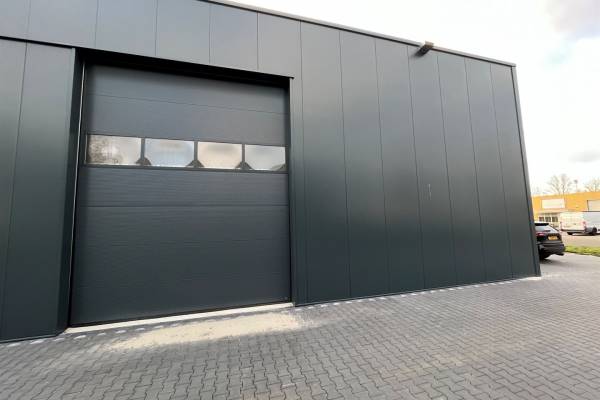 Bedrijfsruimte J.D. van der Veenstraat 18 Winschoten