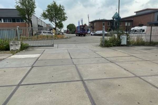 Verhard buitenterrein Voltaweg 22 Bunschoten-Spakenburg