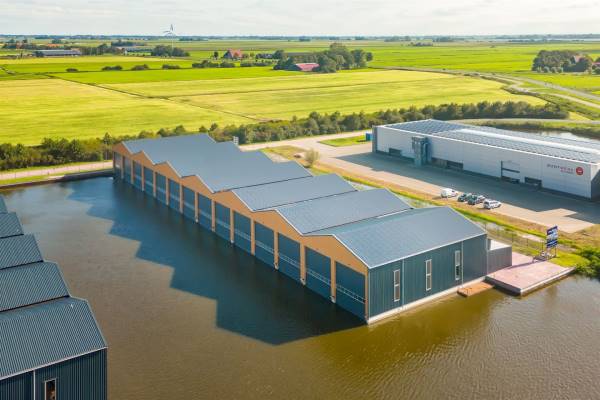Bedrijfsruimte De Zwaan Koufurderrige