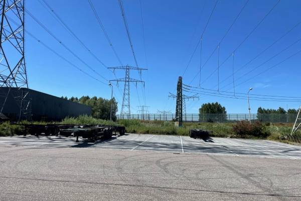 Verhard buitenterrein . Zevenbergschen Hoek (Gem. Moerdijk)