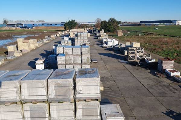 Verhard buitenterrein Raasdorperweg 125 Lijnden