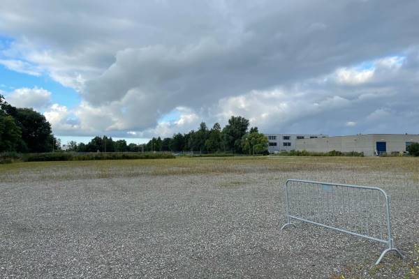 Verhard buitenterrein Molenlaan 30 Uithoorn