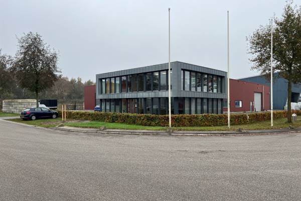 Bedrijfsruimte James Cookstraat 11 Emmen